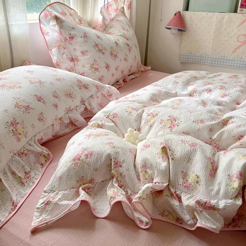 flower patterned ruffley duvet set