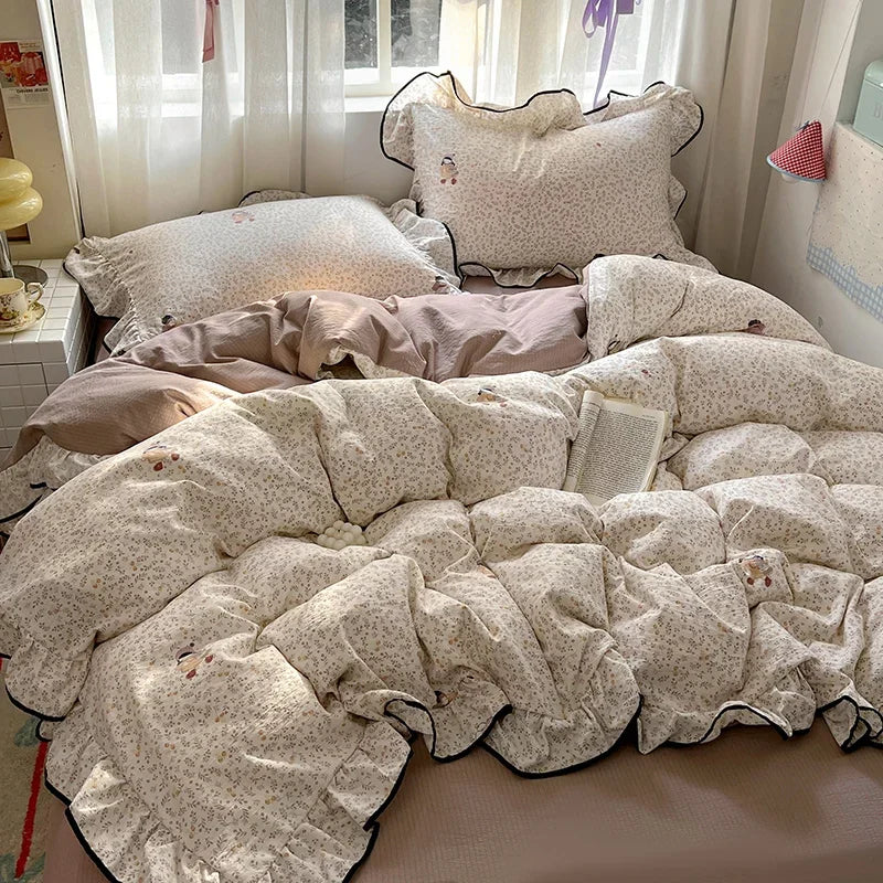 flower patterned ruffley duvet set