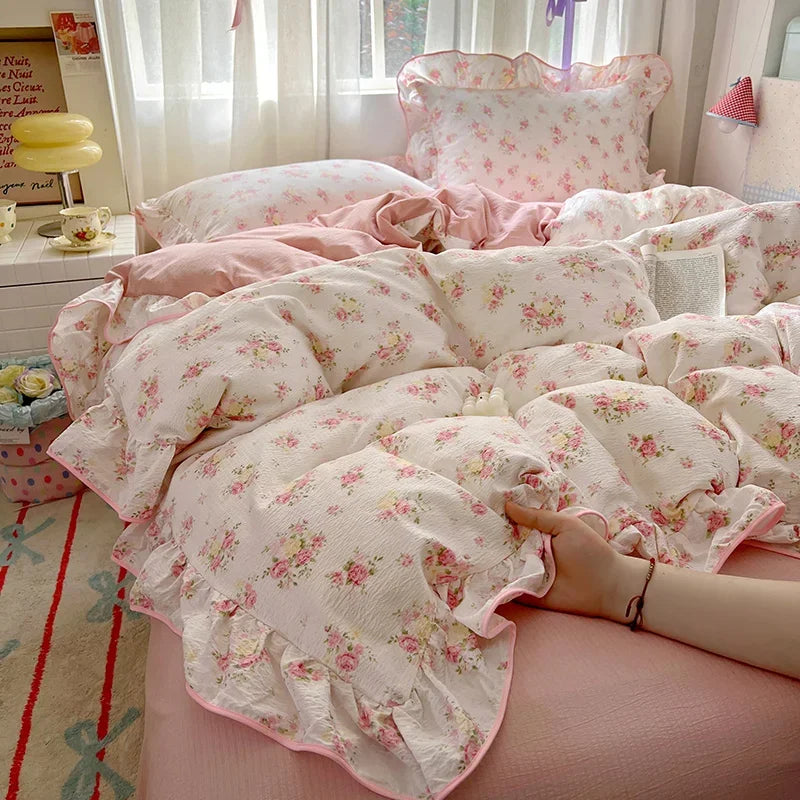 flower patterned ruffley duvet set