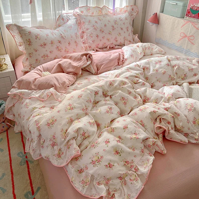 flower patterned ruffley duvet set