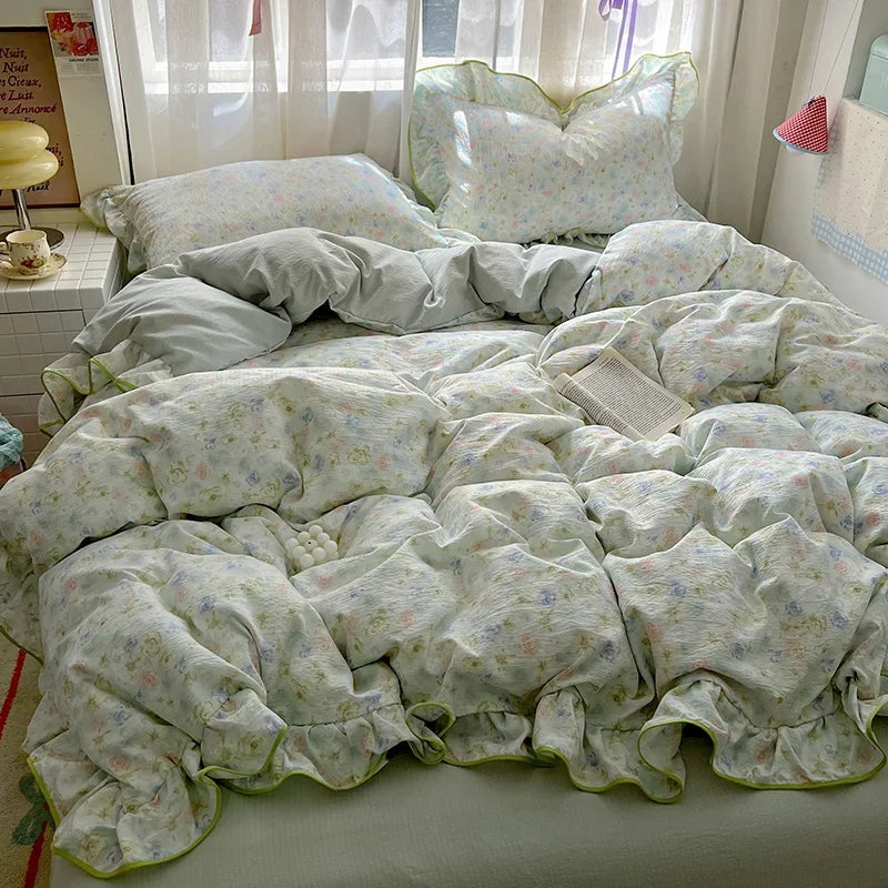 flower patterned ruffley duvet set
