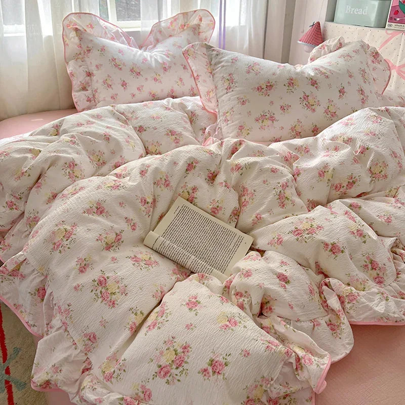 flower patterned ruffley duvet set