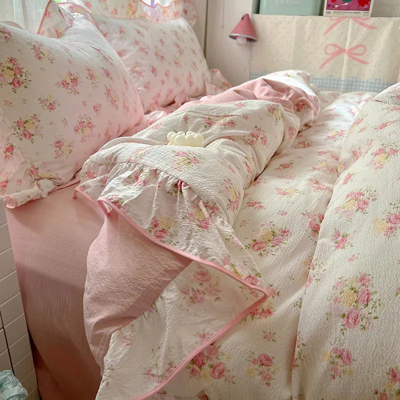 flower patterned ruffley duvet set