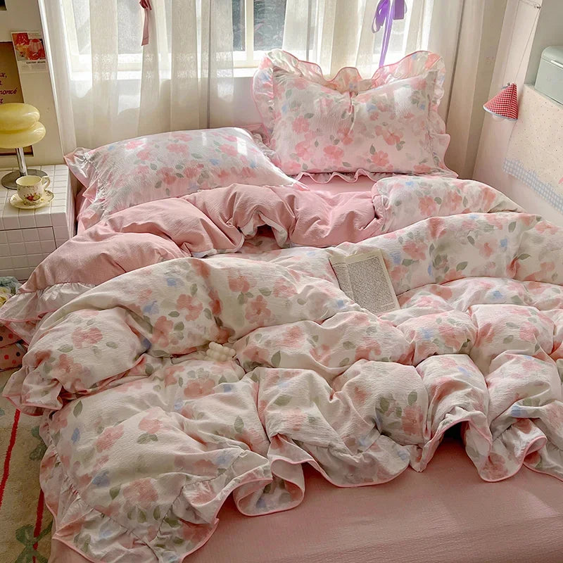 flower patterned ruffley duvet set