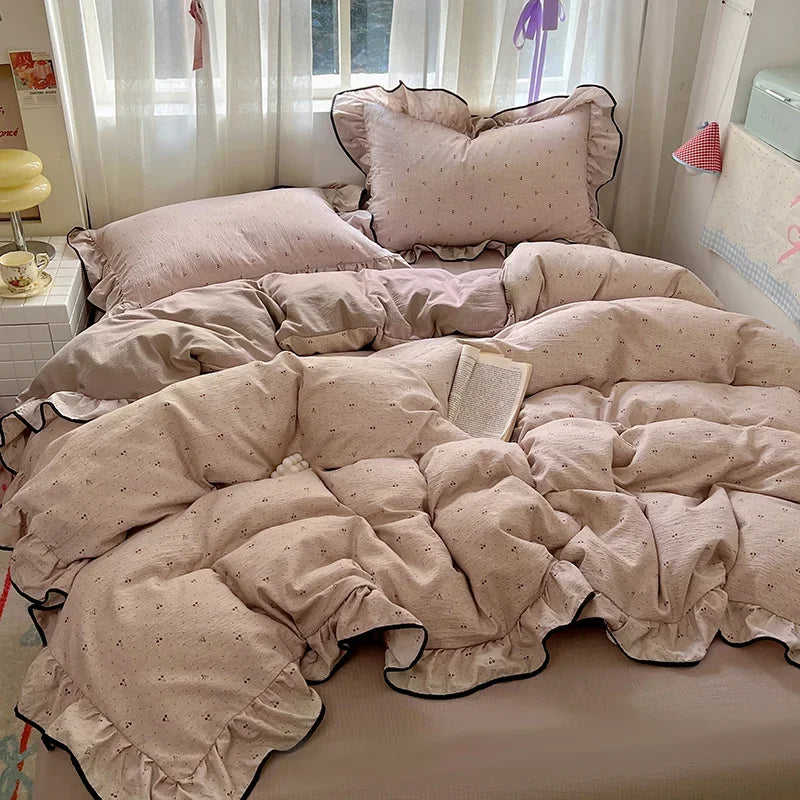 flower patterned ruffley duvet set