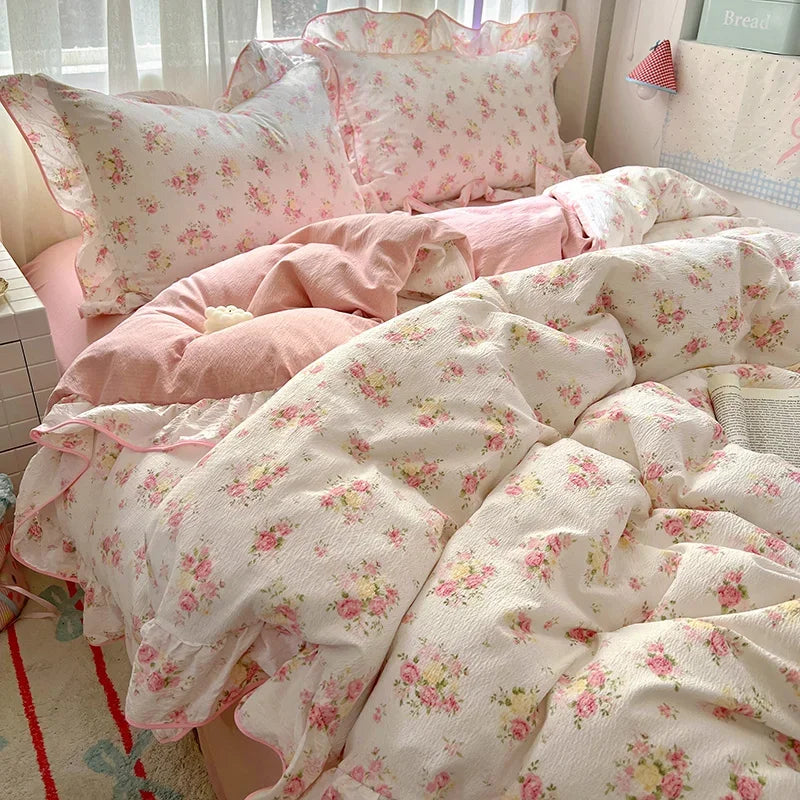 flower patterned ruffley duvet set