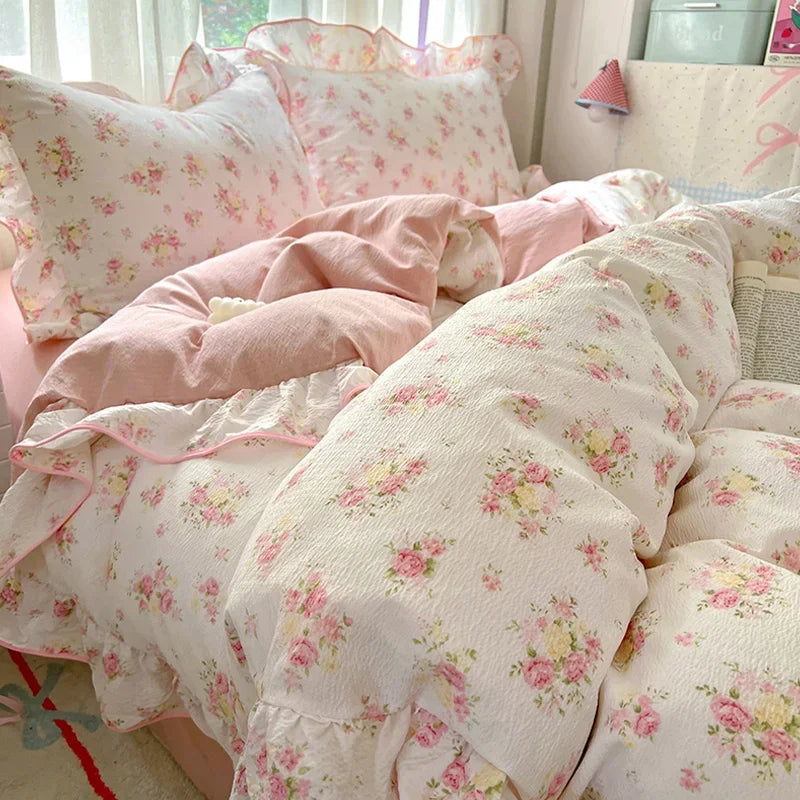 flower patterned ruffley duvet set
