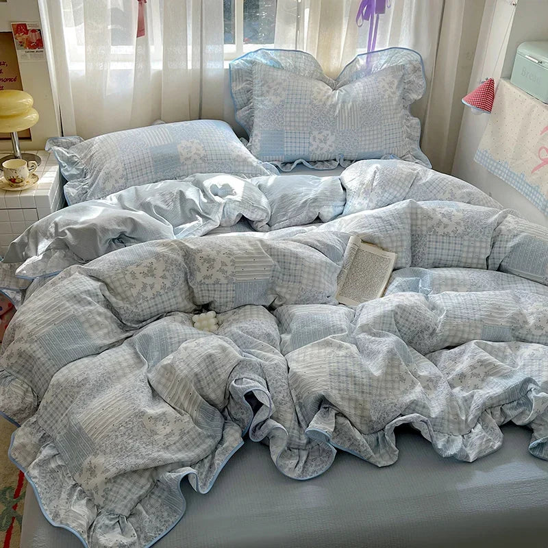 flower patterned ruffley duvet set